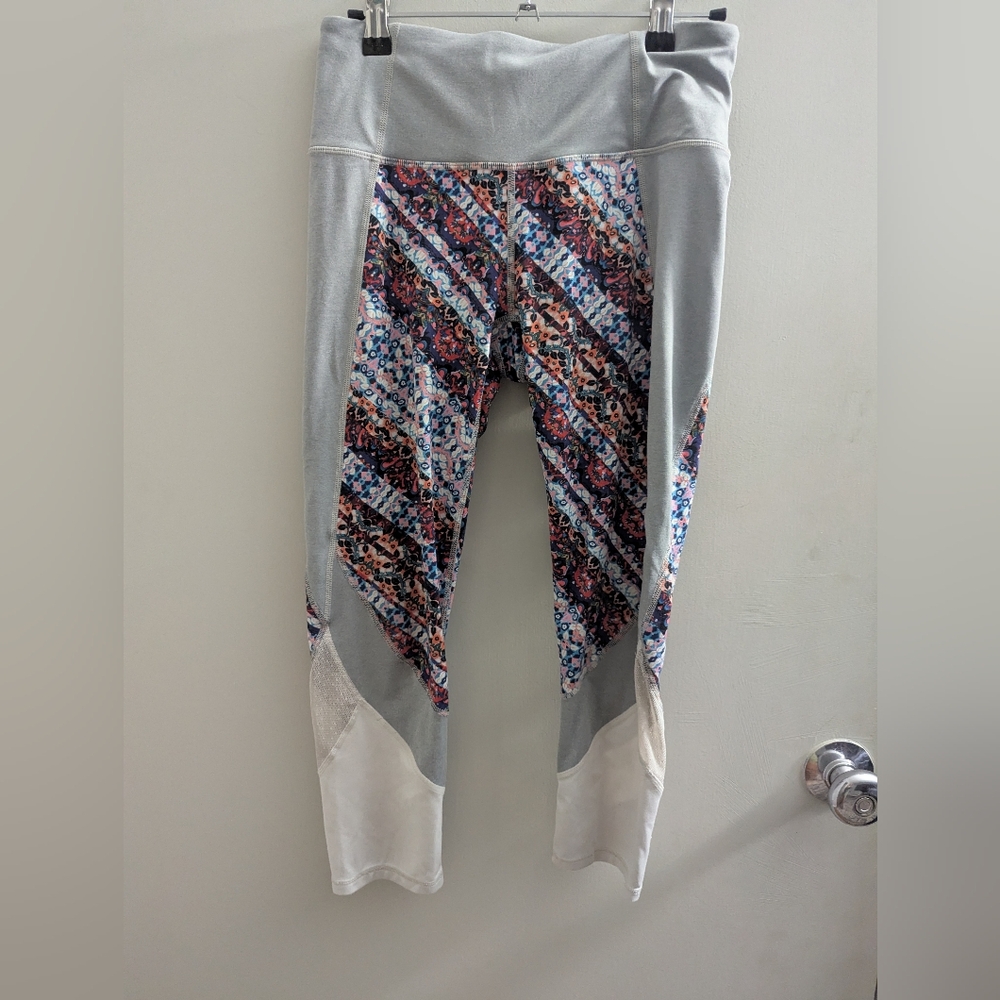 Athleta Small Patterned Leggings - Gray and Multicolor - Yoga Gym Athleisure